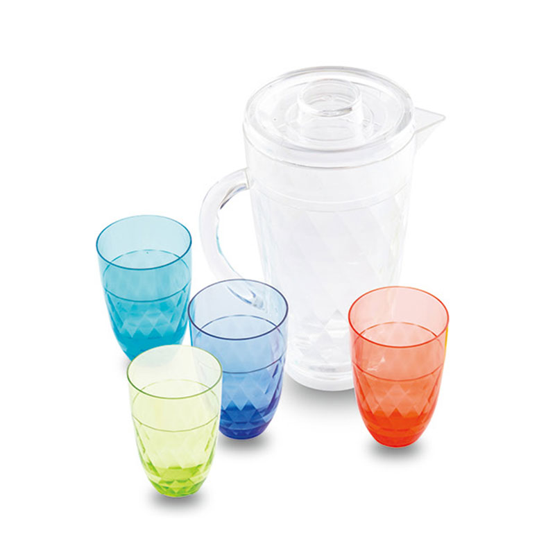 Džbán se čtyřmi šálky